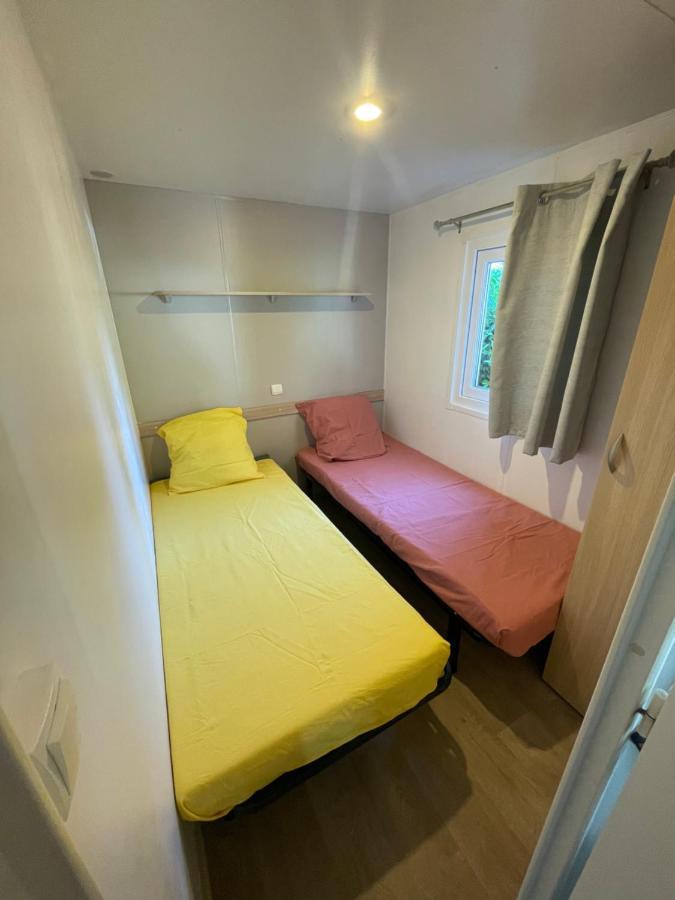 Mobil-Home Au Pied Du Luberon La Roque d'Antheron Bagian luar foto