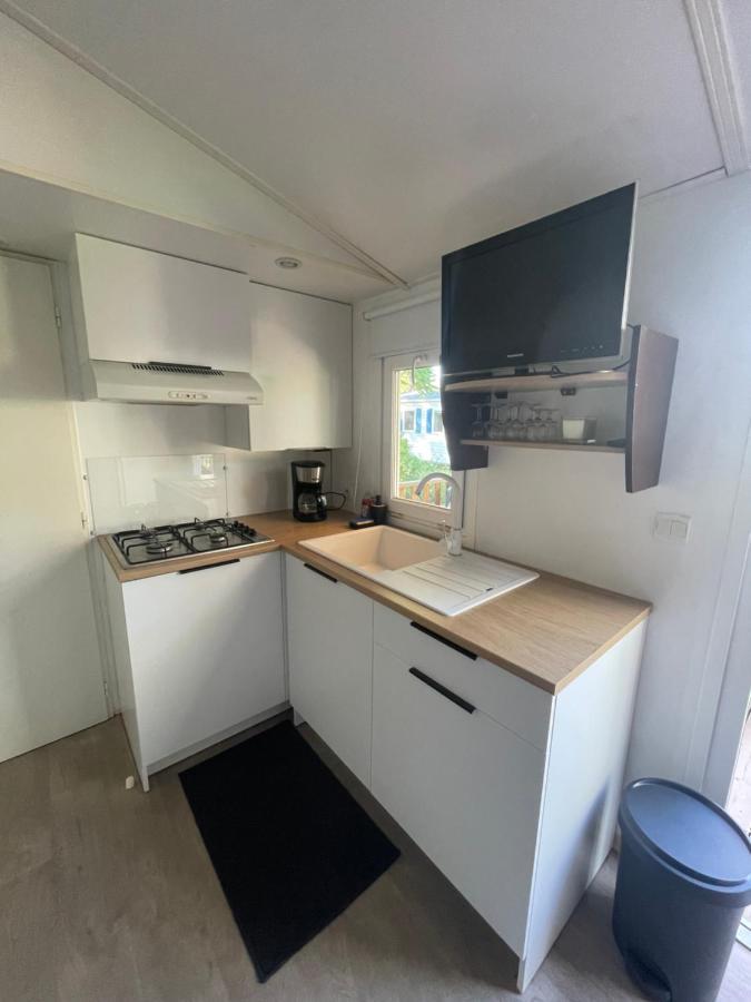 Mobil-Home Au Pied Du Luberon La Roque d'Antheron Bagian luar foto