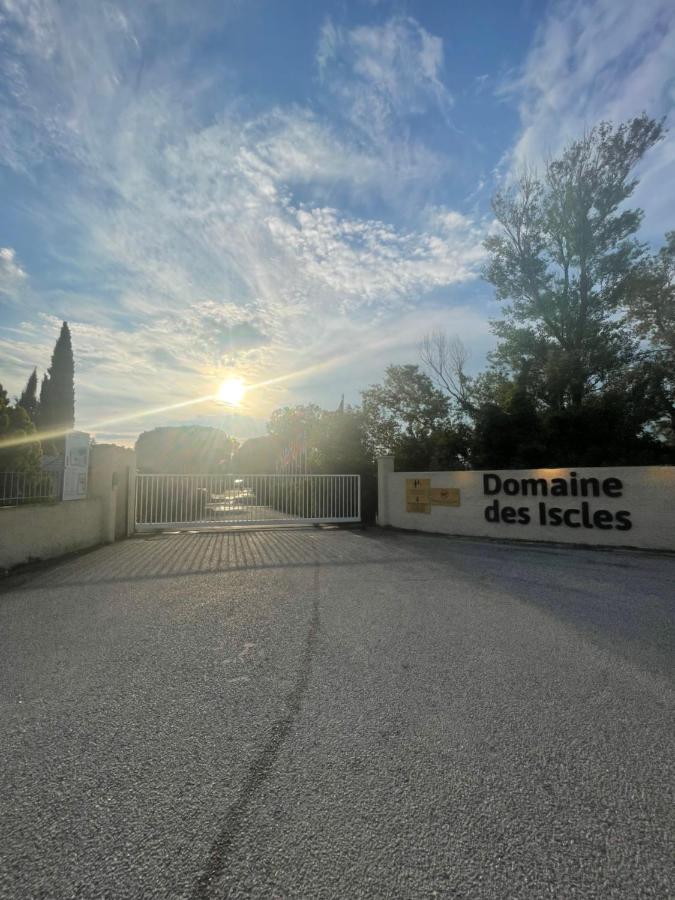Mobil-Home Au Pied Du Luberon La Roque d'Antheron Bagian luar foto
